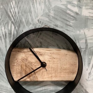 Uhr aus holz mit Tortenring