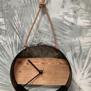 Uhr aus Holz mit Tortenring