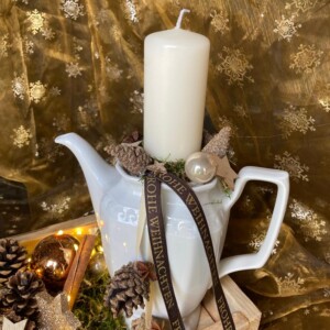 adventskranz kasten mit kanne in weiß
